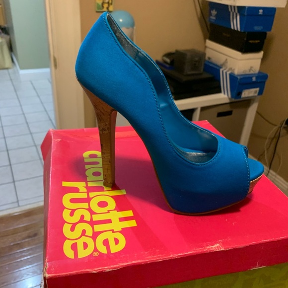 Heels - Picture 3 of 3